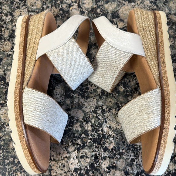 Andre Assous Neveah Sandals. NWOB Size 6 in Beige Linen - Picture 3 of 5